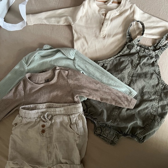 H&M & COTTON ON KIDS BUNDLE ! 6-18months ✨ - Picture 3 of 3